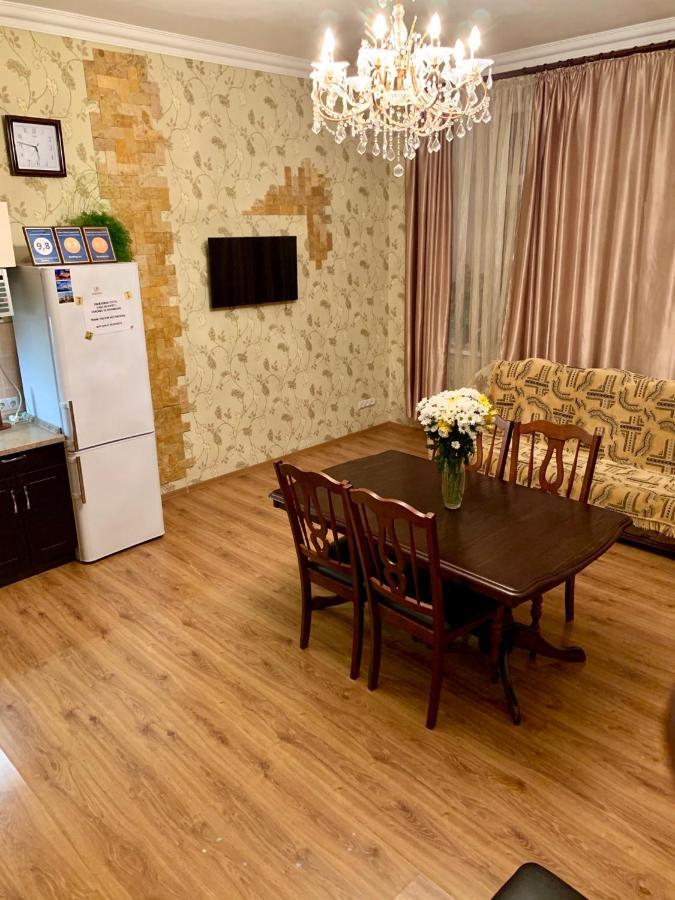 Apartment On Zhukovskogo Odessa Esterno foto
