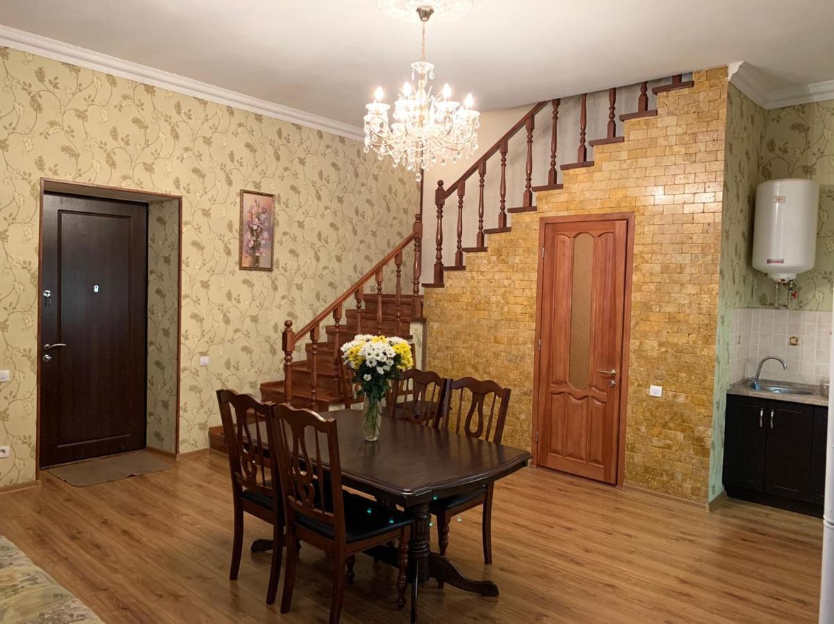 Apartment On Zhukovskogo Odessa Esterno foto